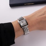 V Avenue 23 x 19 mm Quartz